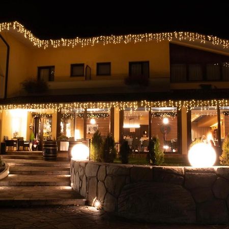Casa Valcellina Hotel Ristorante Монтереале-Вальчеллина Экстерьер фото