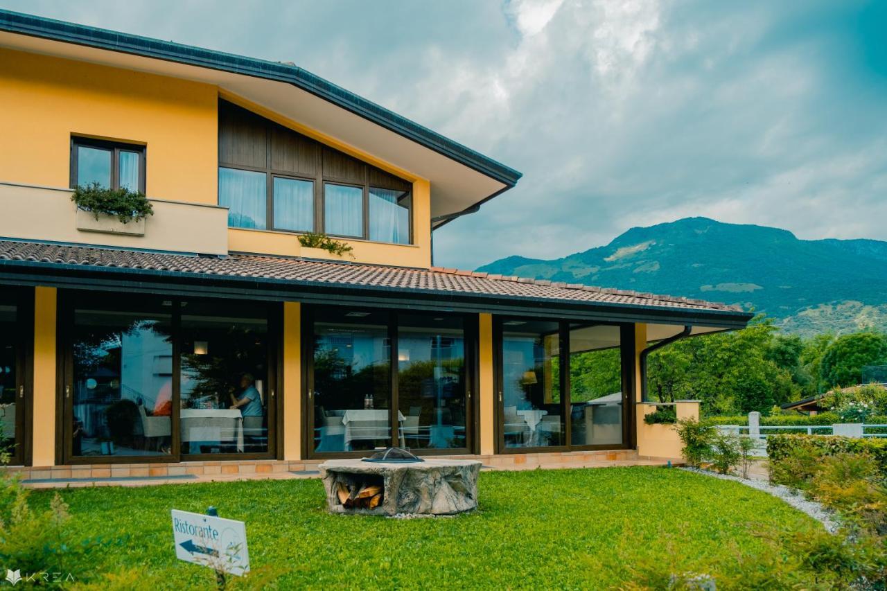 Casa Valcellina Hotel Ristorante Монтереале-Вальчеллина Экстерьер фото